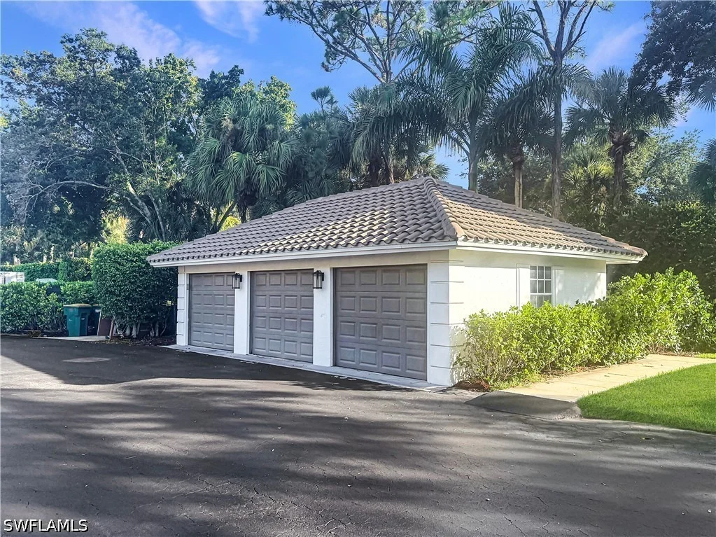 Photo of Unit 303 at 776 Eagle Creek Drive