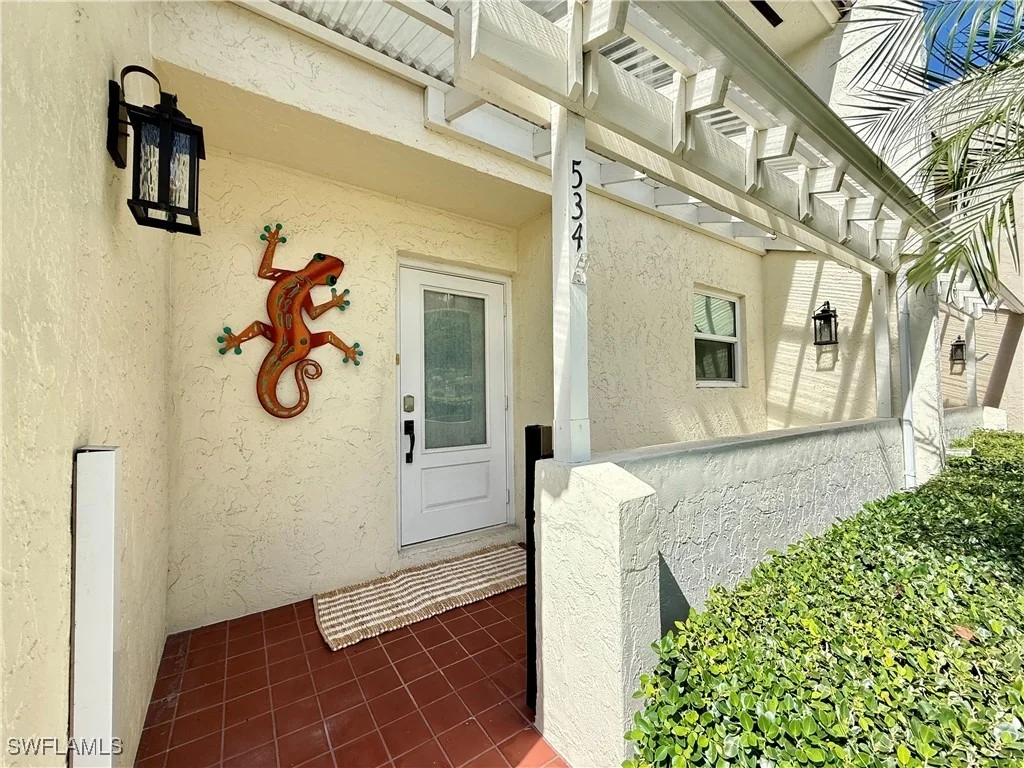 Photo of Unit 534 at 800 River Point Drive