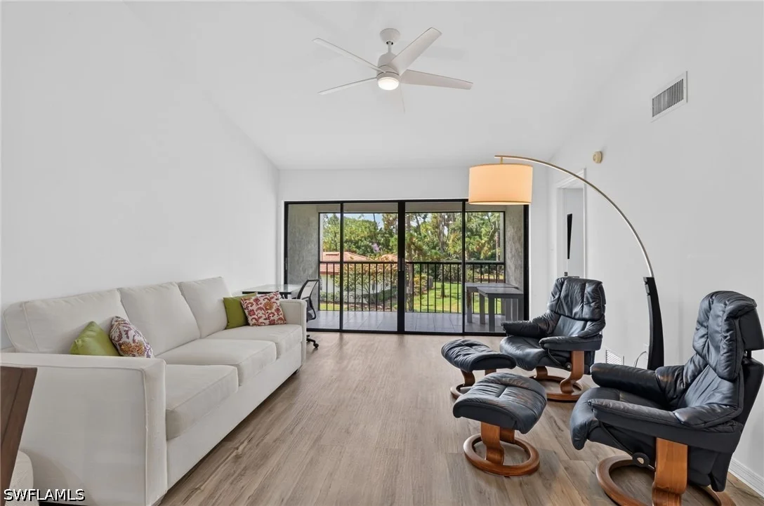 Photo of Unit 7 at 909 Augusta Boulevard