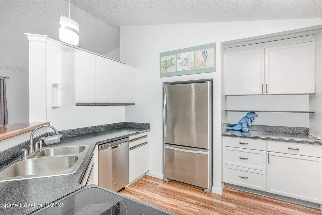 Photo of 5590 Fairbridge Street