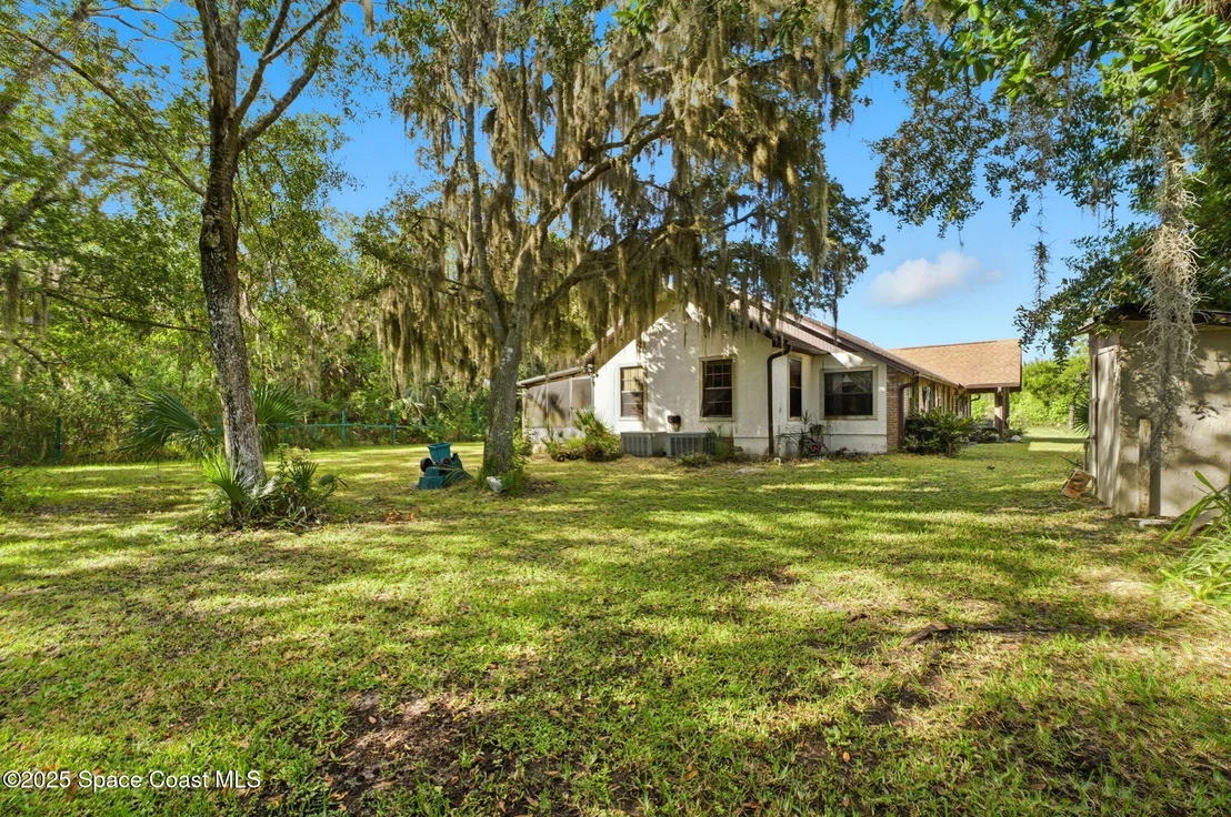 Photo of 2821&2825 Lionel Road