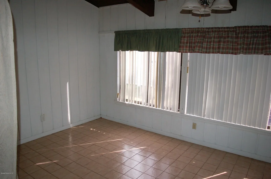 Photo of 260 Bayhead Drive