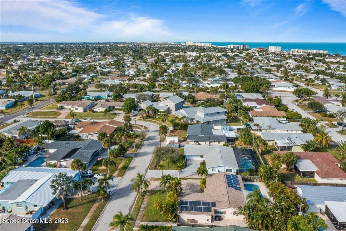 Photo of 615 N Robert Way