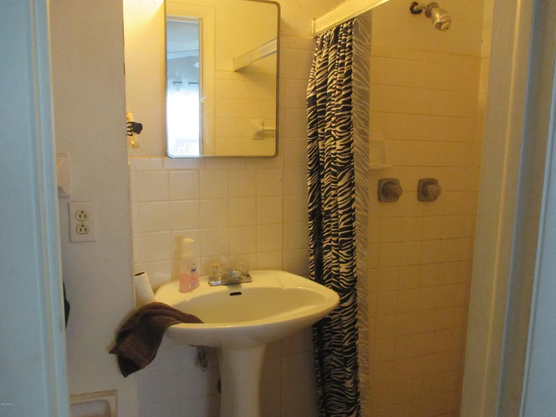 Photo of 2677 Hereford Road