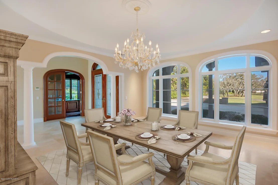 Photo of 2700 N Riverside Drive N
