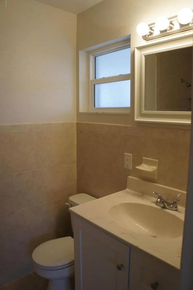 Photo of 566 W Cadillac Circle