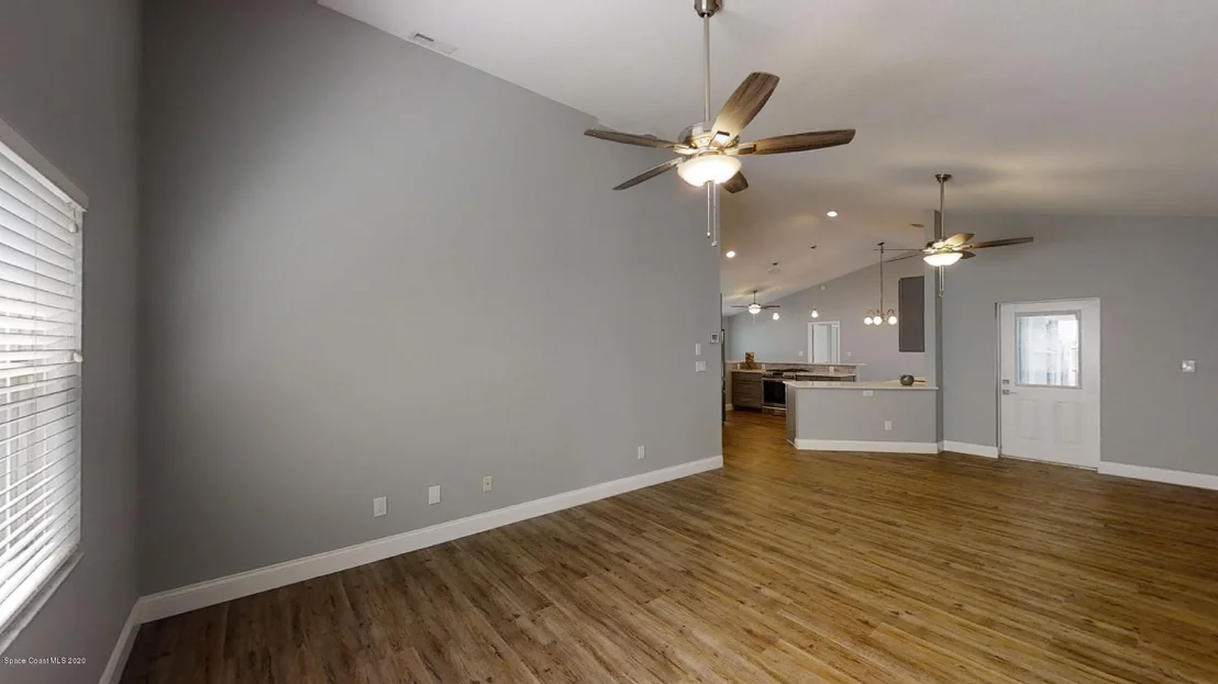 Photo of 925 Pelican Lane