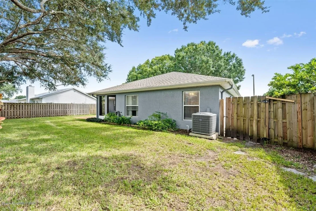 Photo of 200 Oak Lake Road