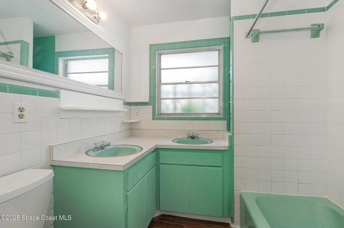 Photo of 445 Pine Boulevard