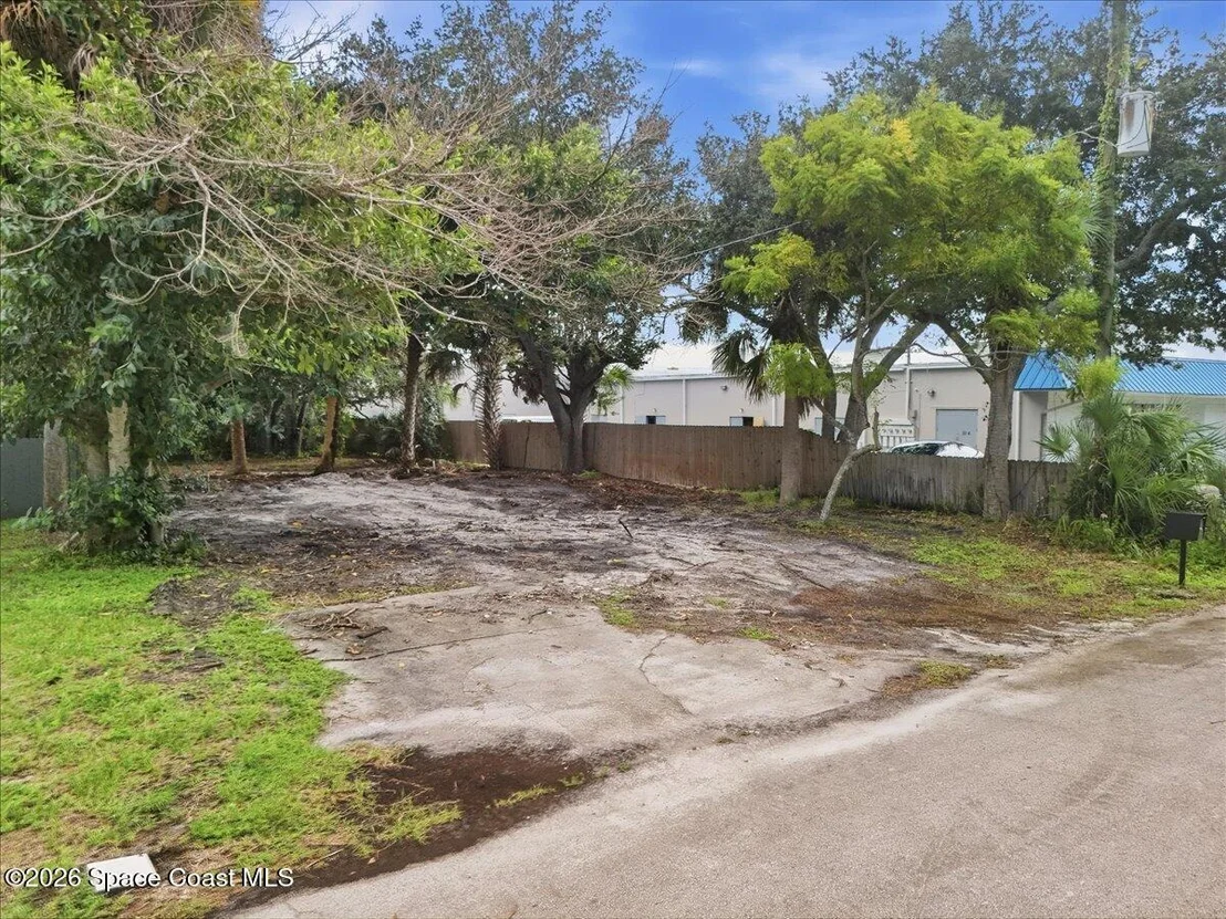 Photo of 1923 Poinsetta Boulevard
