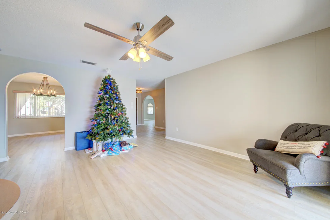 Photo of 343 Dorset Drive
