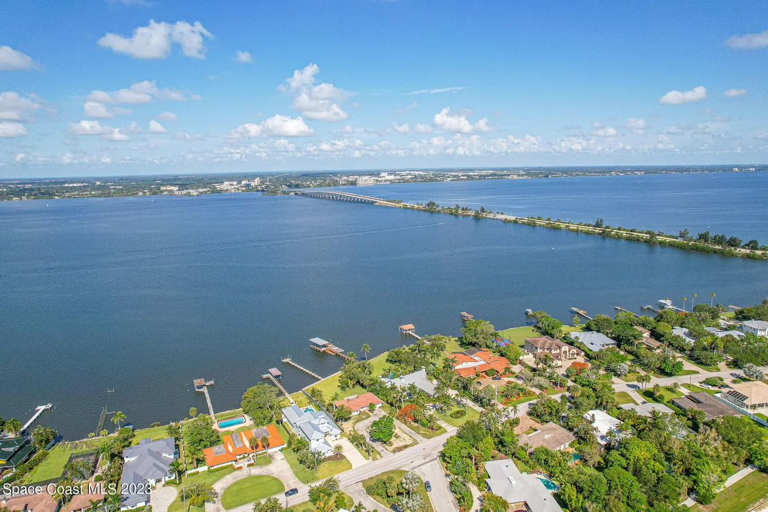 Photo of 804 S Riverside Drive