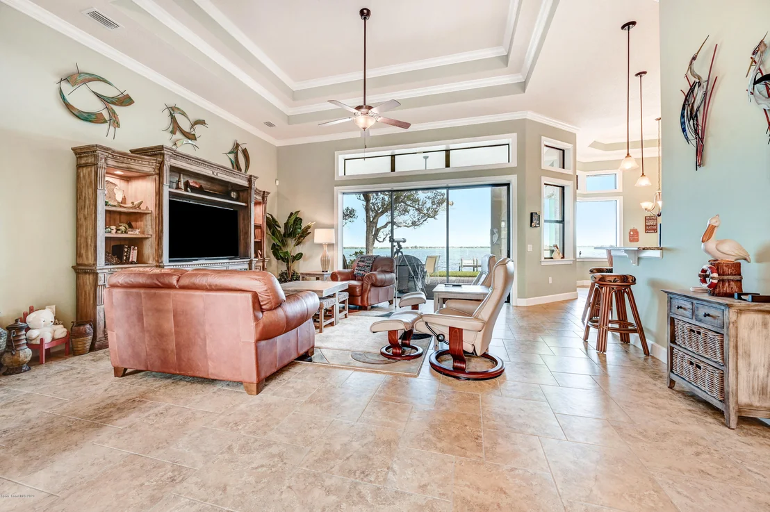 Photo of 3799 Riverside Drive