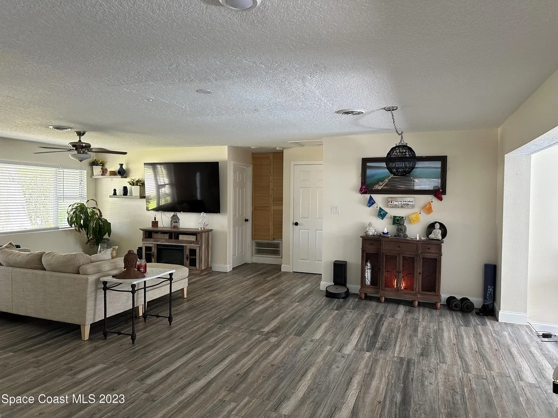 Photo of 1438 Albert Drive