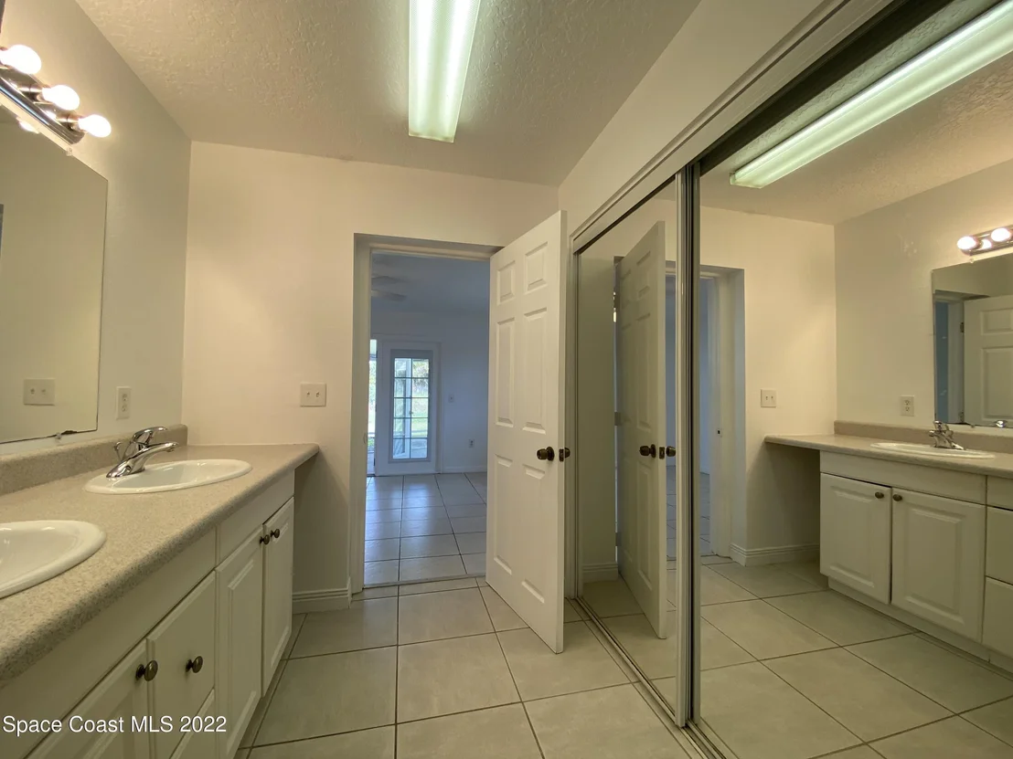 Photo of 4120 Duke Street