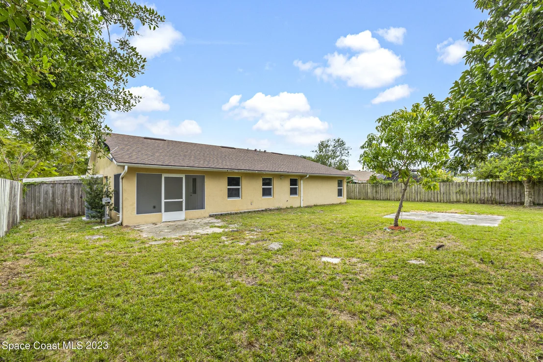 Photo of 1070 Mariposa Drive NE