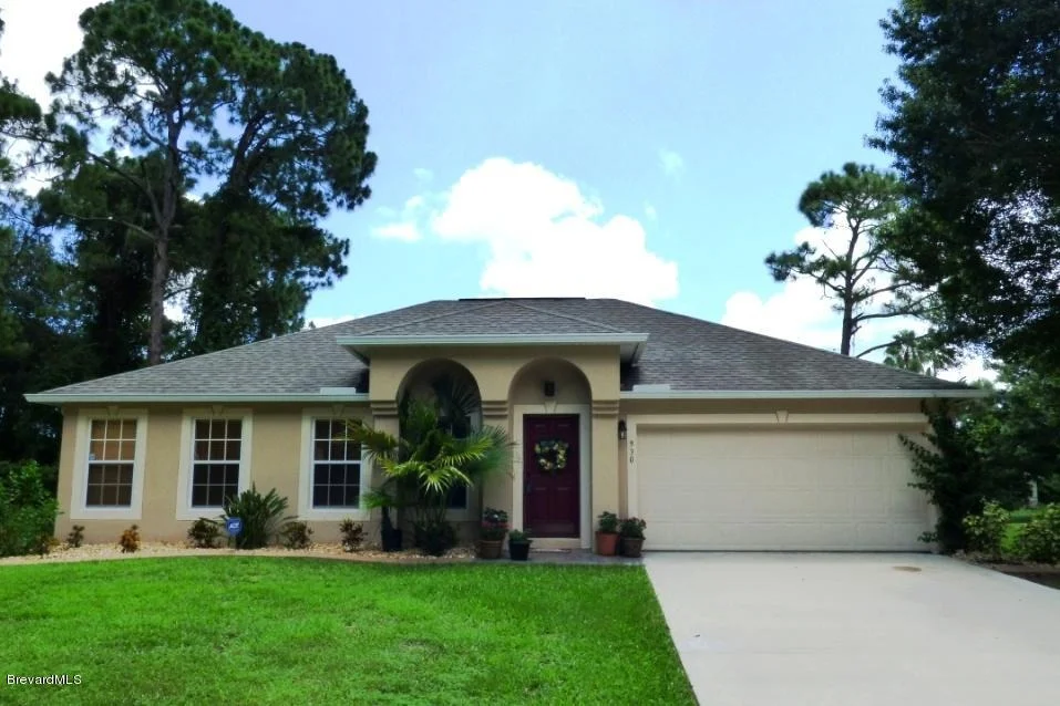 Photo of 930 SE Sable Circle