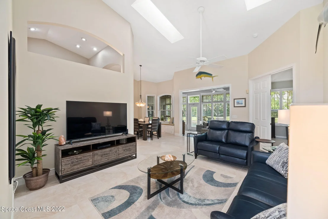 Photo of 557 Willis Way