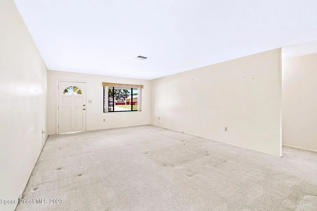 Photo of 899 Jefferson Road