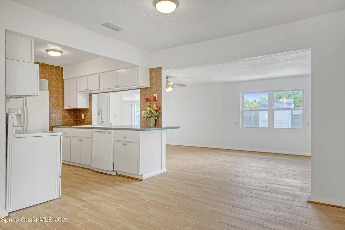 Photo of 1415 Cindy Circle NE