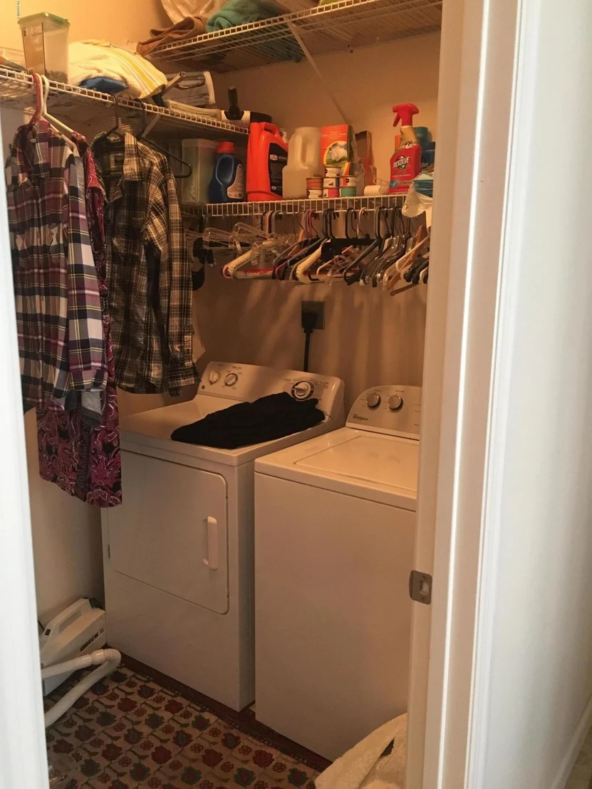 Photo of 337 SE Abernathy Circle