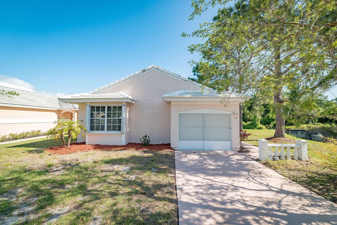Photo of 1101 Goldenrod Circle NE