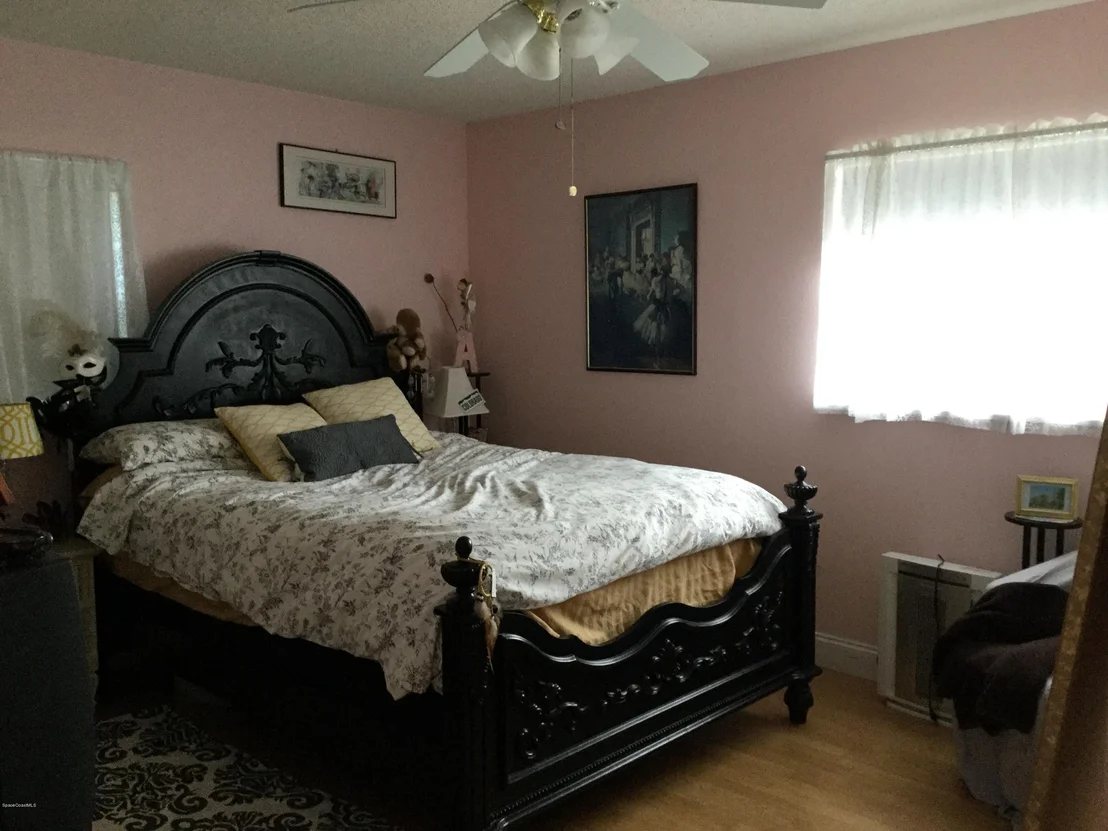 Photo of 610 N Robert Way
