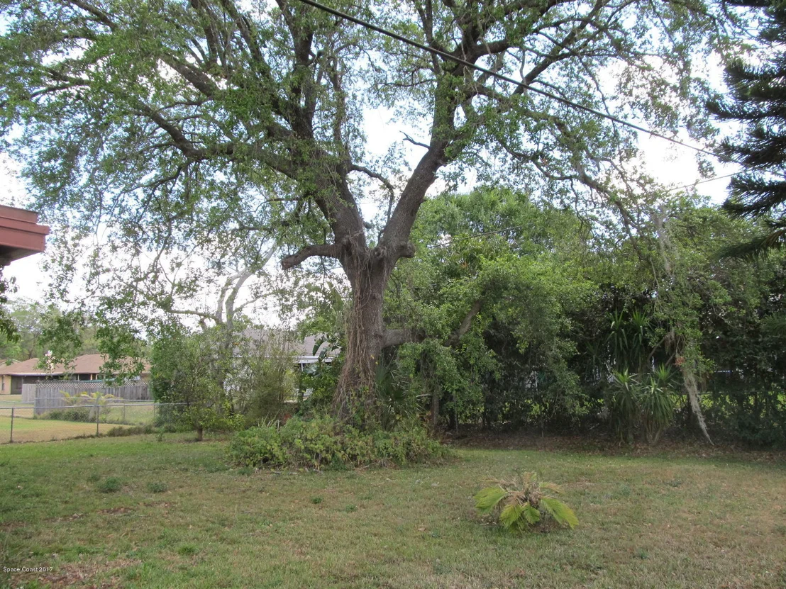 Photo of 1500 Van Eck Road NE