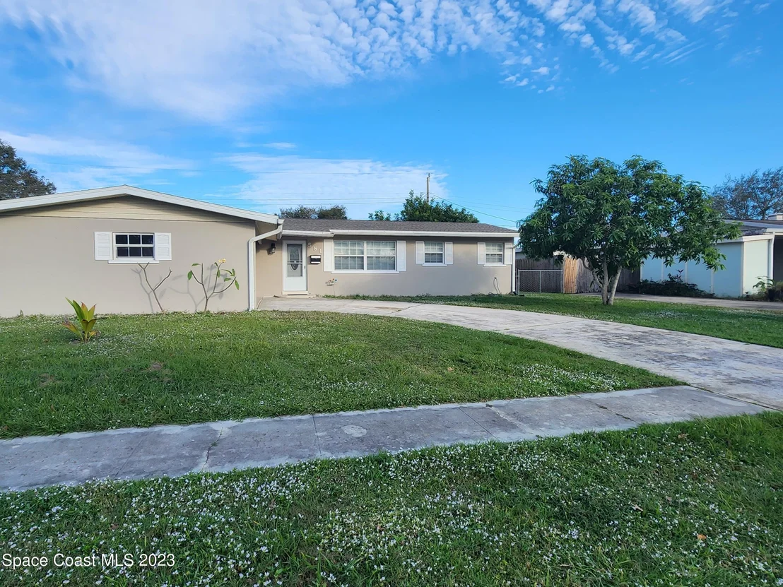 Photo of 581 Oxford Avenue