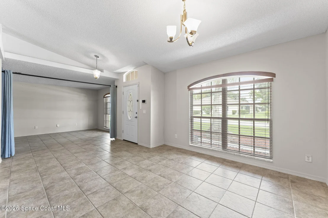 Photo of 970 Kingfisher Way