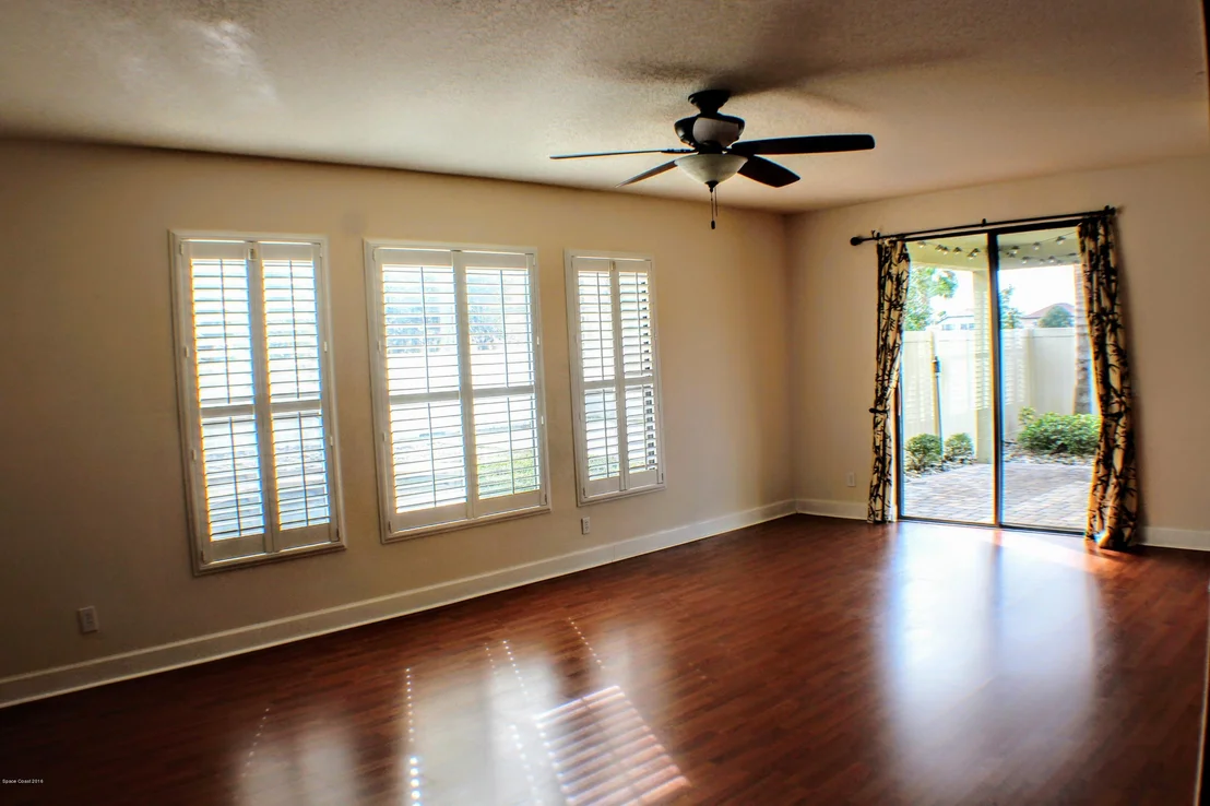 Photo of 1475 Talon Way
