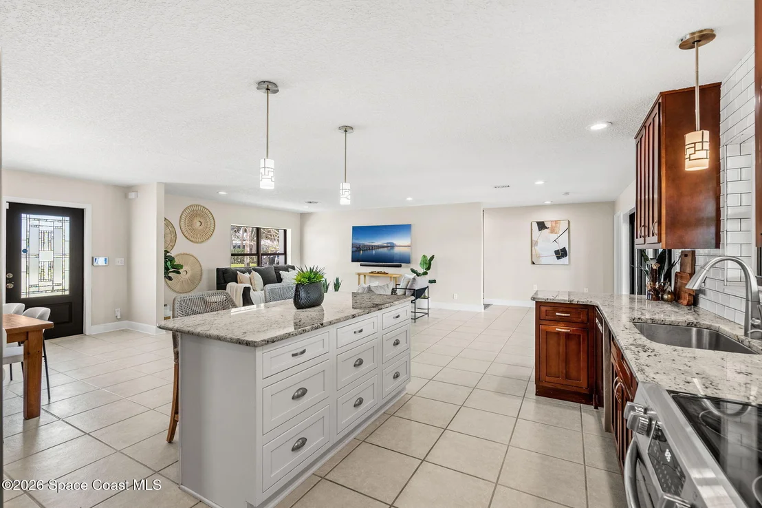 Photo of 213 River Road