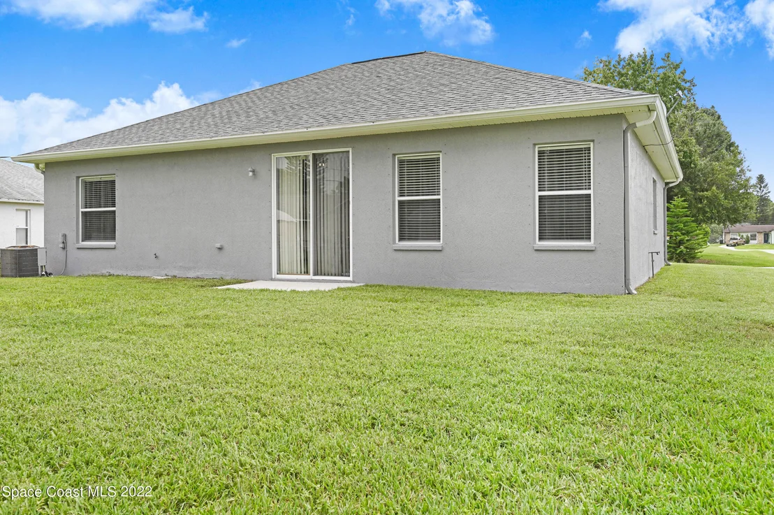 Photo of 880 Lyons Circle NW