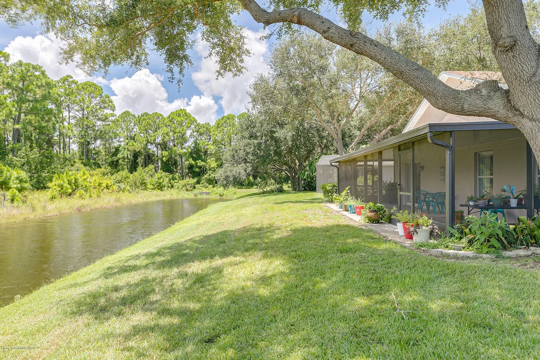 Photo of 877 Villa Drive