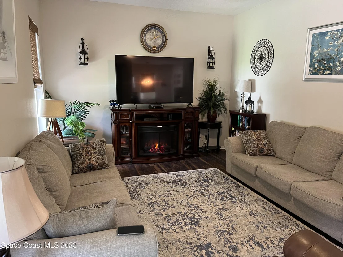 Photo of 1661 Whitman Drive