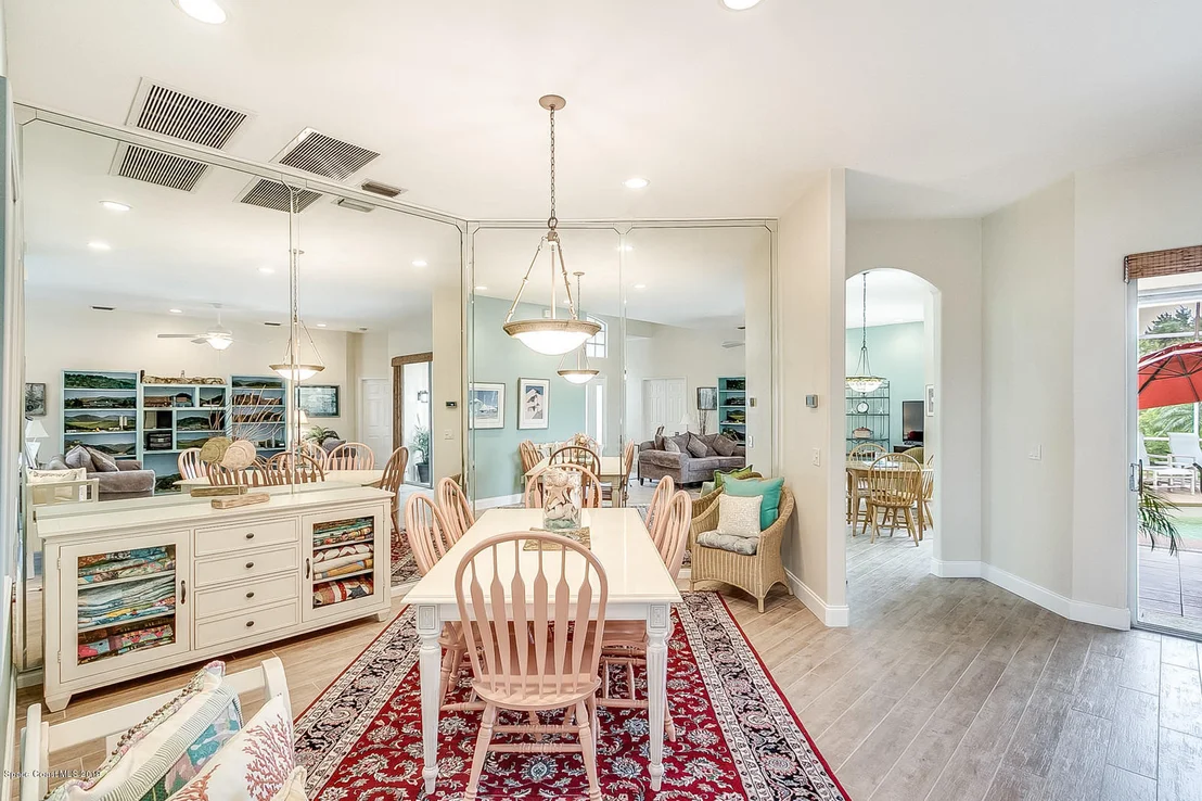 Photo of 925 Palm Brook Drive