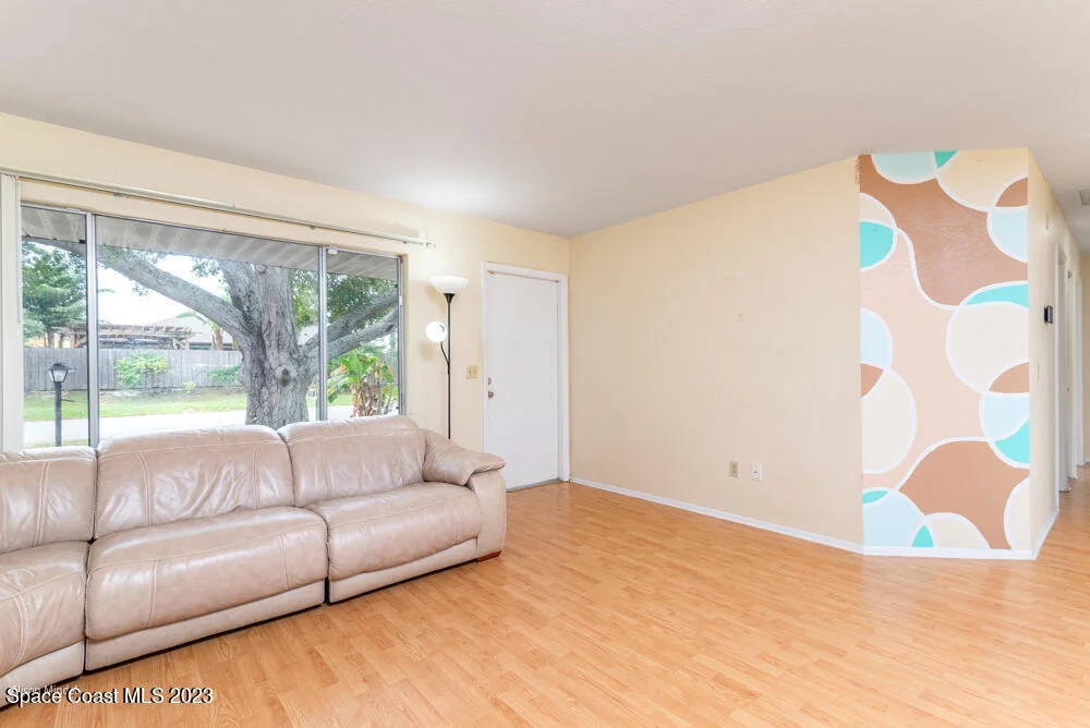 Photo of 721 Arundo Avenue NE