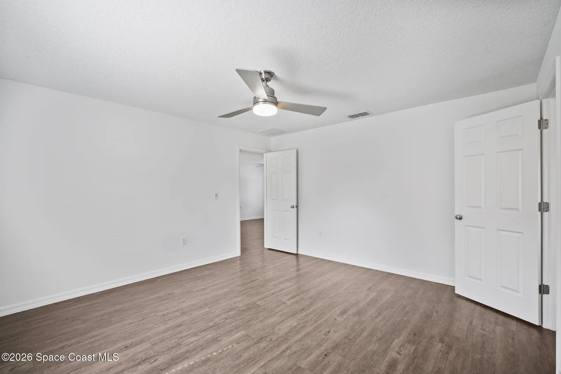 Photo of 549 Eldron Boulevard SE