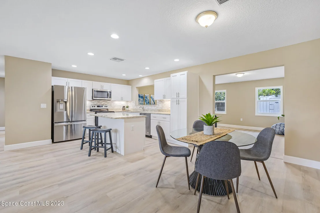 Photo of 1070 Mariposa Drive NE