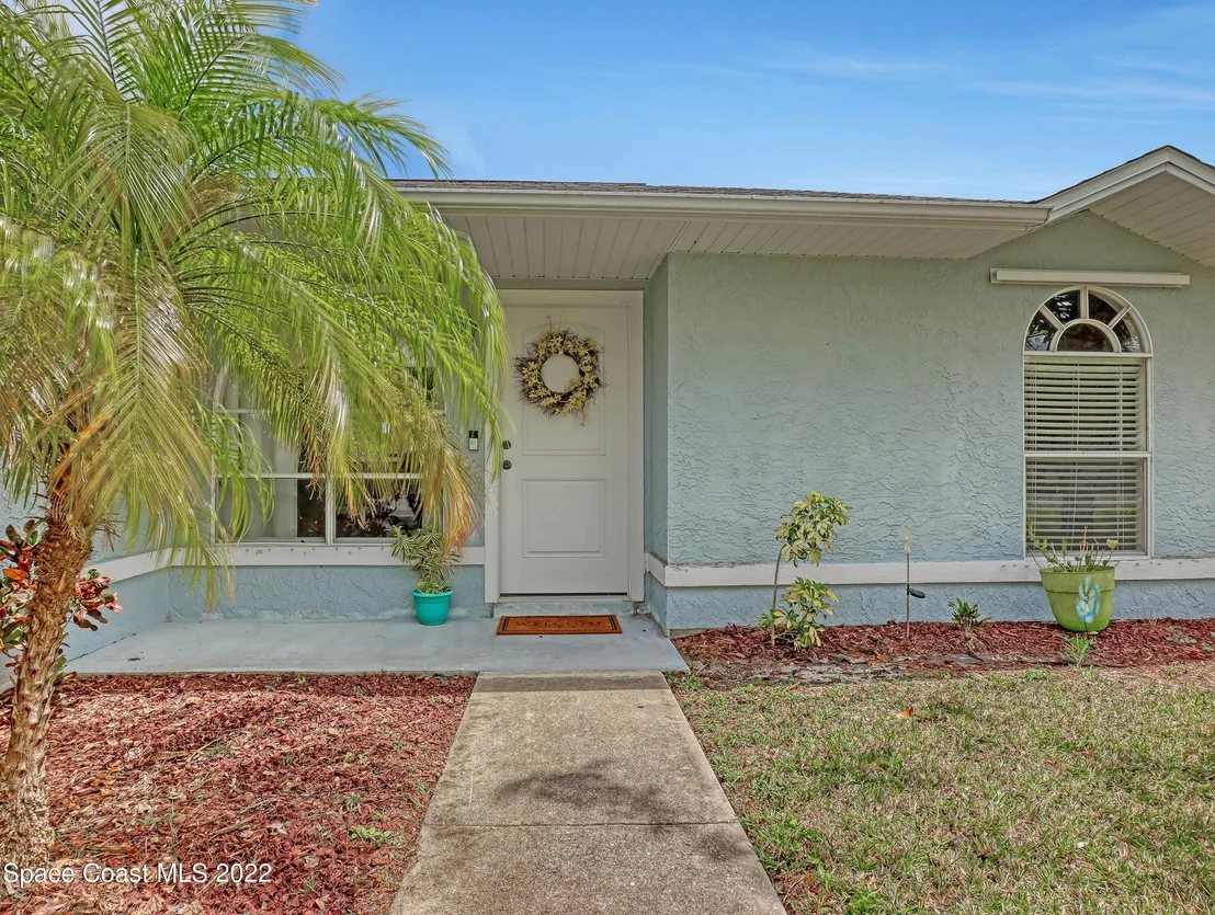 Photo of 761 Azure Avenue NE