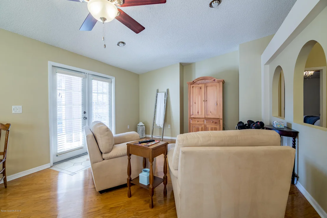 Photo of 1174 White Oak Circle