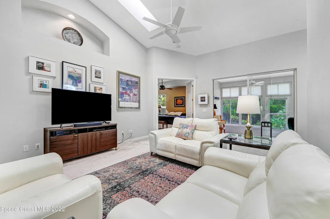 Photo of 348 Renaissance Avenue