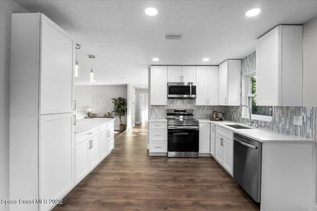 Photo of 893 Midland Road