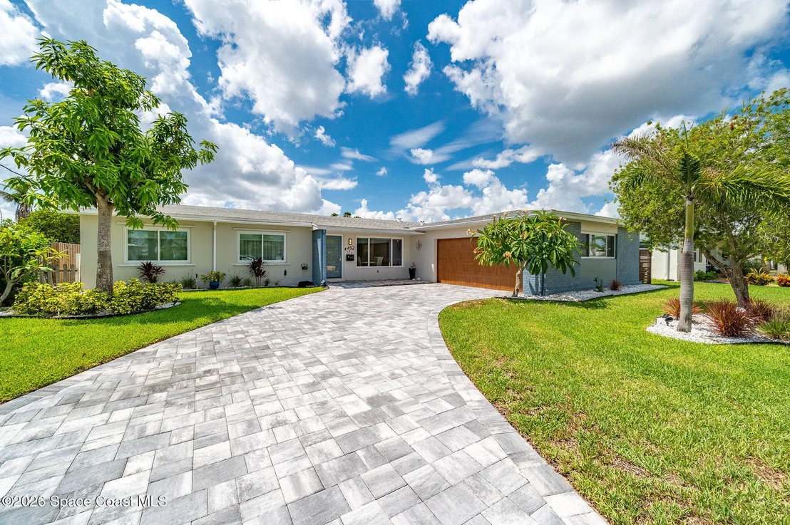 Photo of 452 Cardinal Drive