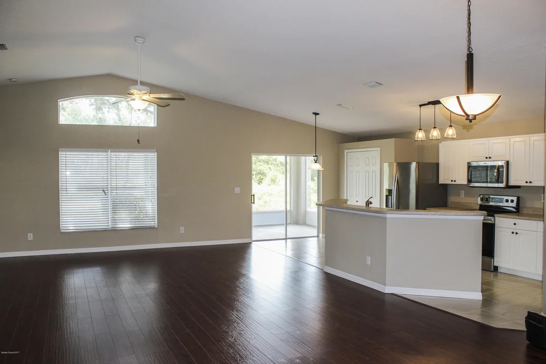 Photo of 881 Villa Drive