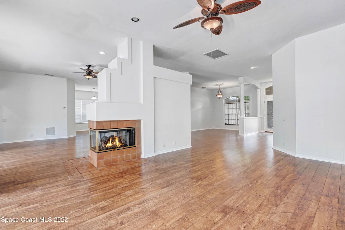 Photo of 3886 Beechgrove Road