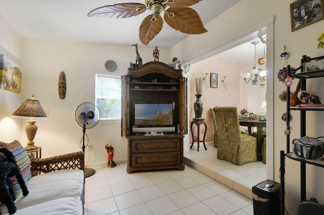 Photo of 939 Bianca Drive NE