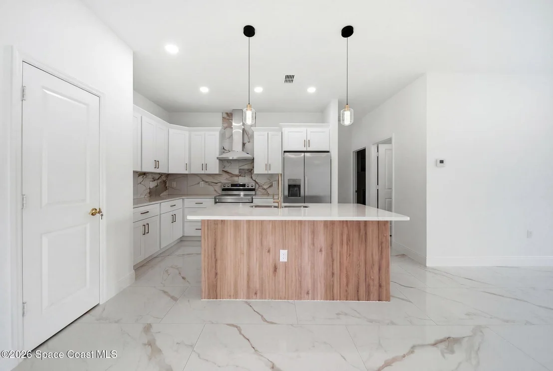 Photo of 2180 Cogan Drive SE
