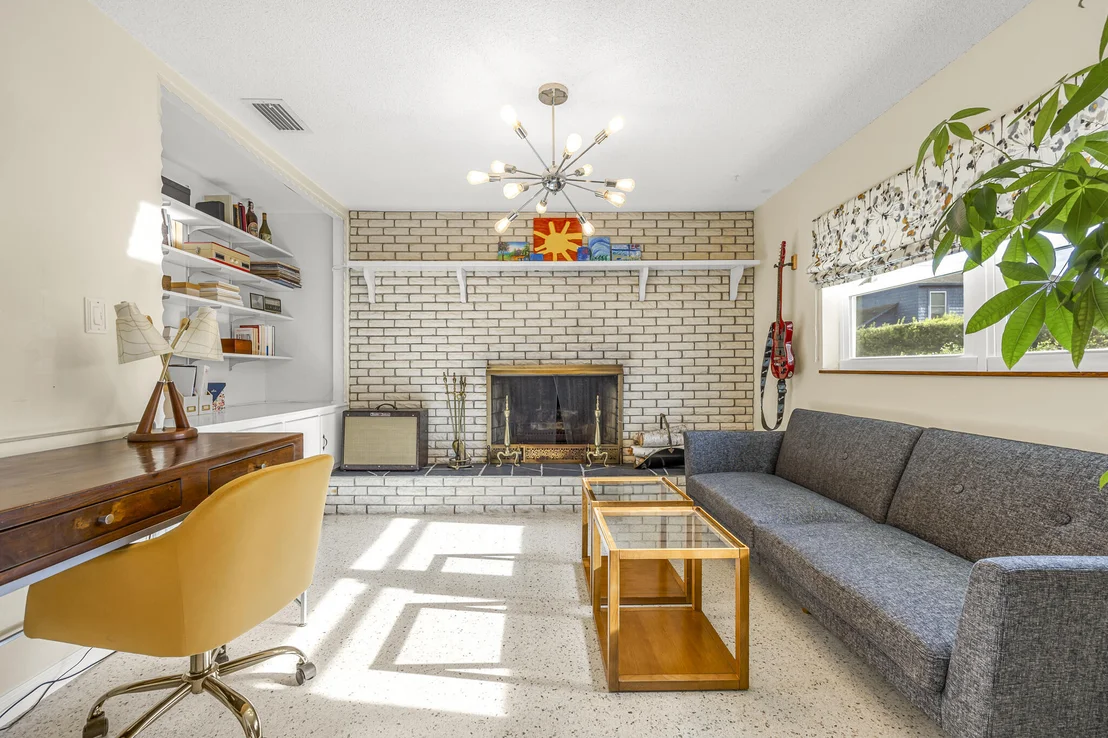 Photo of 864 Kings Post Road