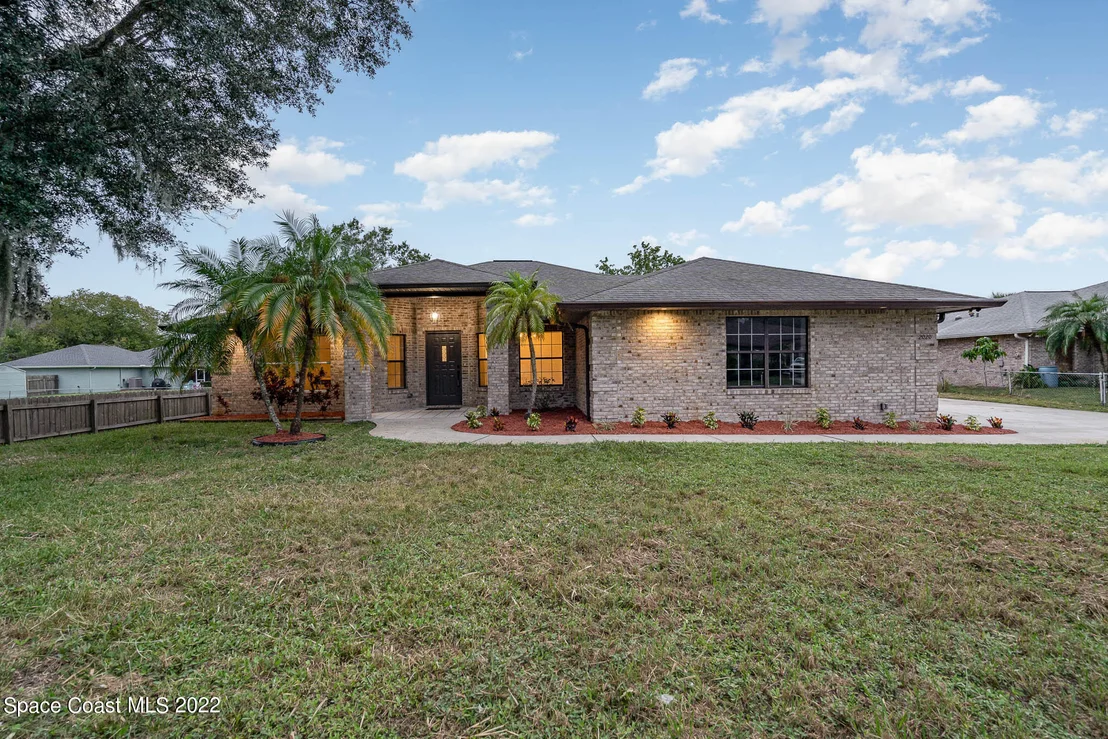 Photo of 2020 Commodore Street